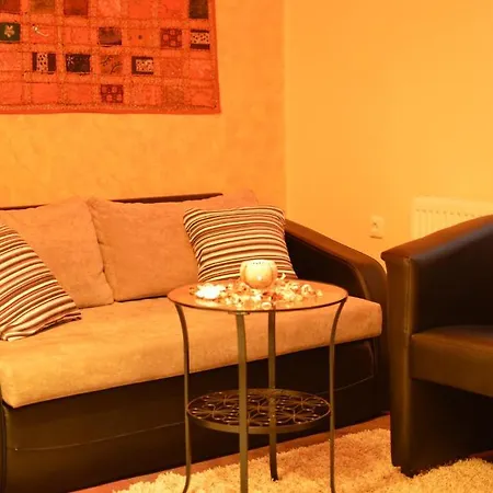 Flamingo Vendeghaz Bed & Breakfast *