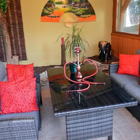 Flamingo Vendeghaz Bed & Breakfast