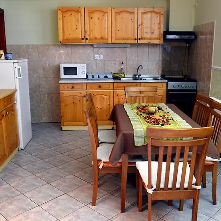 Flamingo Vendeghaz Bed & Breakfast *